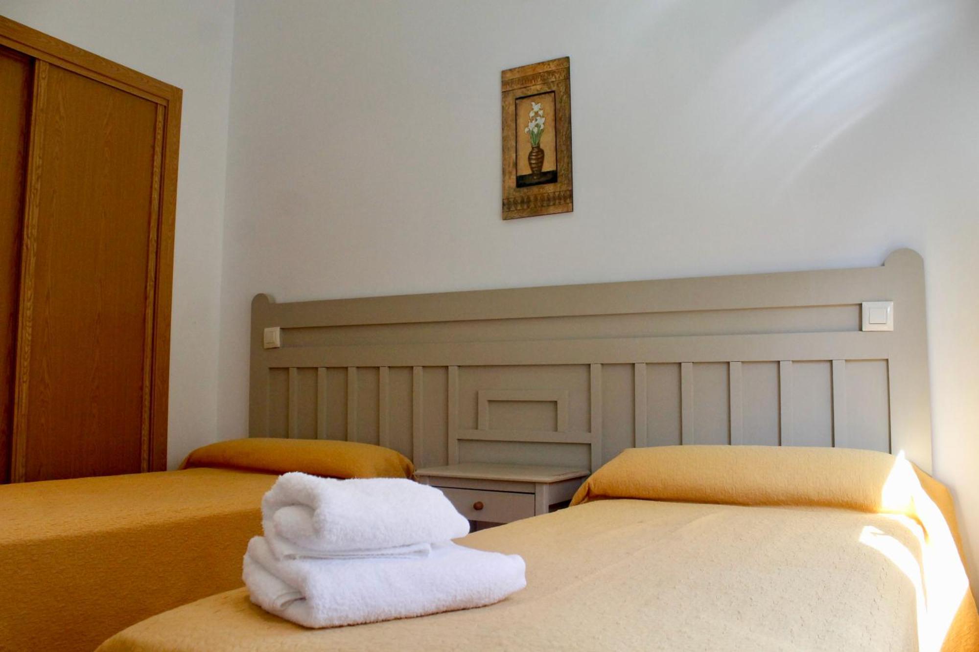 Hostal Restaurante Bustos Villarrubio Екстериор снимка