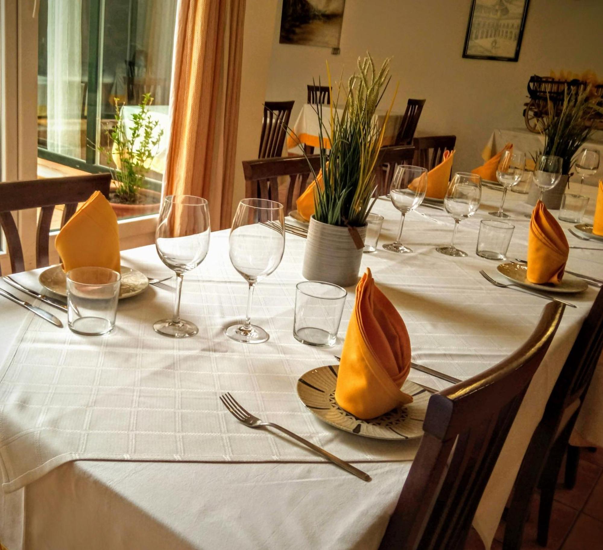 Hostal Restaurante Bustos Villarrubio Екстериор снимка